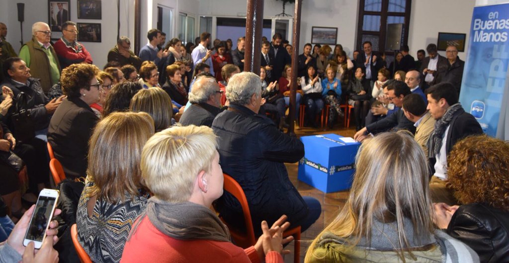 PopularesLepe's tweet photo. Encuentro #PartidoComPartido entre nuestros afiliados y simpatizantes y @JuanMa_Moreno, presidente del PP Andaluz. https://t.co/pM6mV3n1Wm