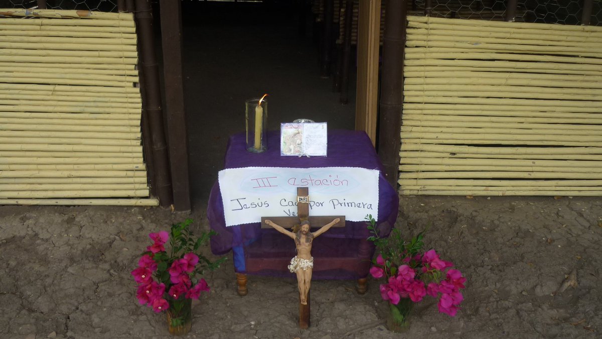 EscTononoNER139's tweet photo. #VIACRUCISVIVIENTEESCUELATONONONER139 @dfdssc33 @MunicipioSC @SilvaEleazarL @NeylaPosso @ner139 @subdireccion139 https://t.co/i2stNidYmG