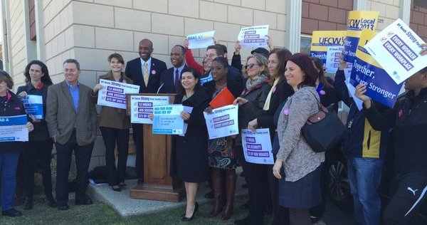 UFCW2013's tweet photo. Proud to stand w @DuWayneGregory &amp; @Kevan_Abrahams. LI is watching, Senate Rs! #MakeNYNext 4 #paidfamilyleave @NYWFP https://t.co/rWMTCnivaC