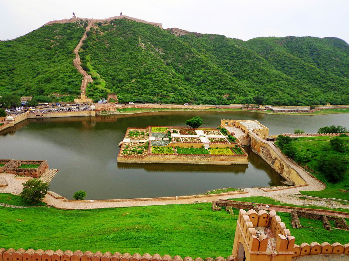 AmerFort's tweet photo. #AmerFort is situated on a forested hill promontory that juts into Maota Lake near the town of Amer. #Jaipur https://t.co/ig6GPe8gaU
