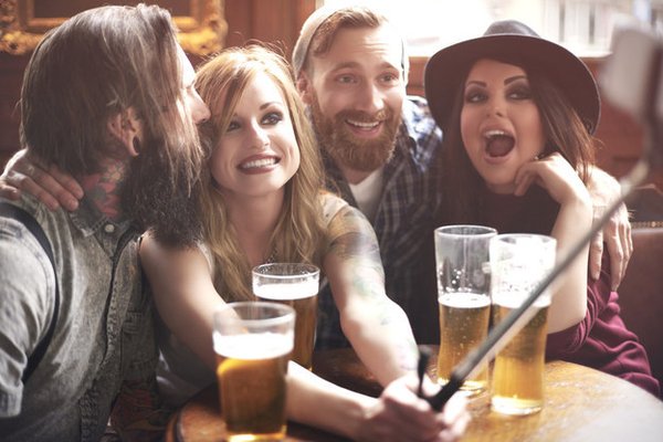 BuzzFeed's tweet photo. This beer company will pay you $12,000 to travel and drink beer all summer https://t.co/eVwN0fI2Br https://t.co/4oWYPZf1L6