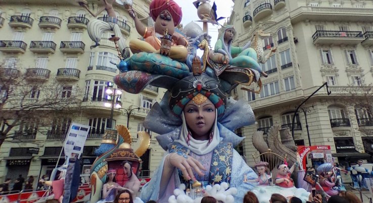 walk2view's tweet photo. View the #Fallas of #Valencia in #VR https://t.co/HqnNheuBKF  photos by Oscar Lana https://t.co/uh2HNma7IA