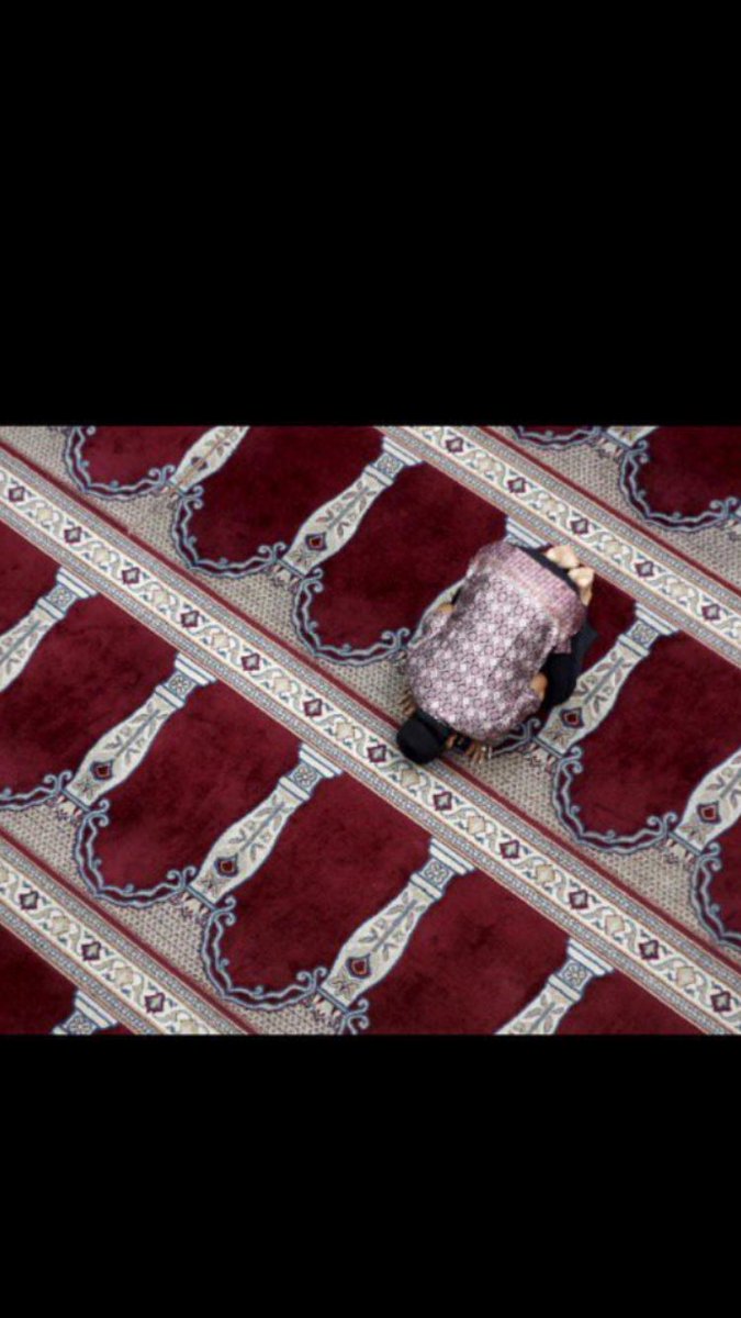 تُبعثرُك الهمومُ.. بكلّ وادِ
وتُلهيك الحياةُ.. بلا حدودِ

ستعلم إنْ سجدتَ على انفرادِ
بأنّ الأُنسَ حقًا في السجودِ