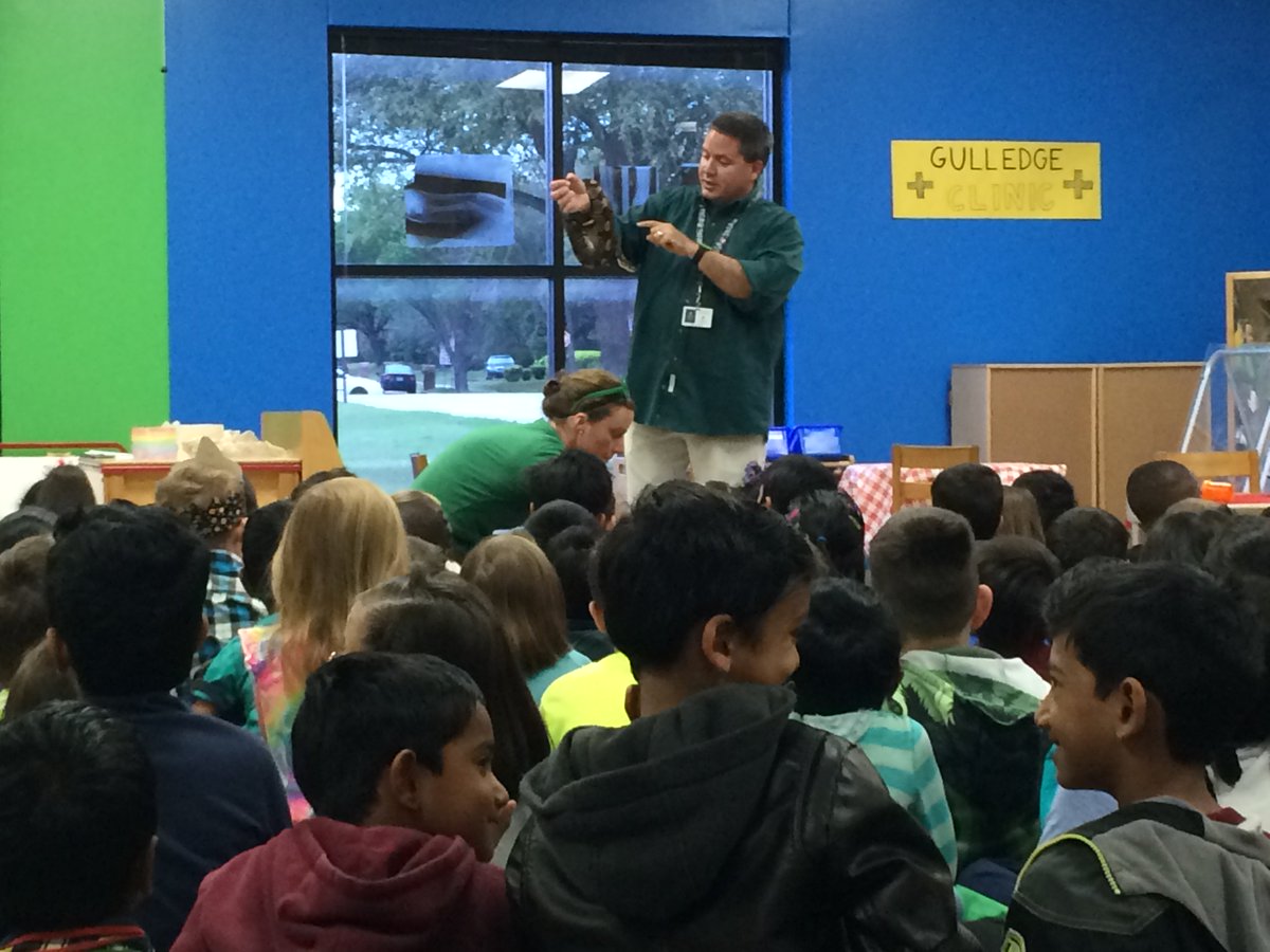 KGulledgeGators's tweet photo. A wonderful presentation from Mr. Cox and his friend!! #gulledgelearns #pisdsciencerocks https://t.co/WaM7hNYlsF