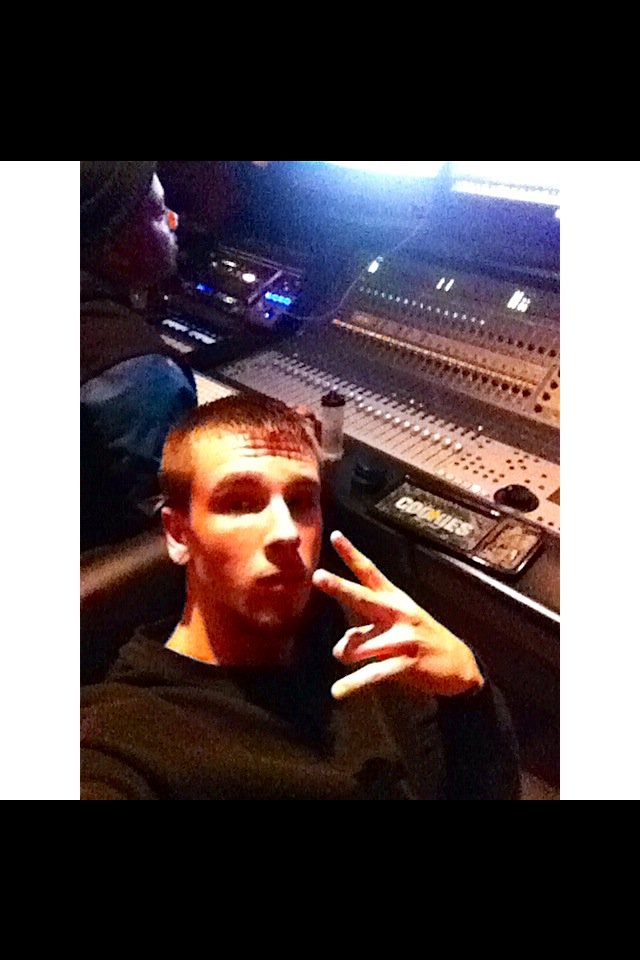 LowKeyzKid's tweet photo. In the studio working on a Friday night👌🔥🔥🔥 #Twitter #Rap #artist #KidSpit #Lowkeyz #GRIND #Working #Est https://t.co/QJQaTrqNdm
