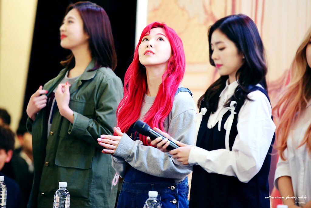 5REDVELVET's tweet photo. [HQ] 160318 RED VELVET at #THEVELVET Fansign in Yeouido IFC Mall

WENDY by @engm_kr https://t.co/InNqqih0hJ