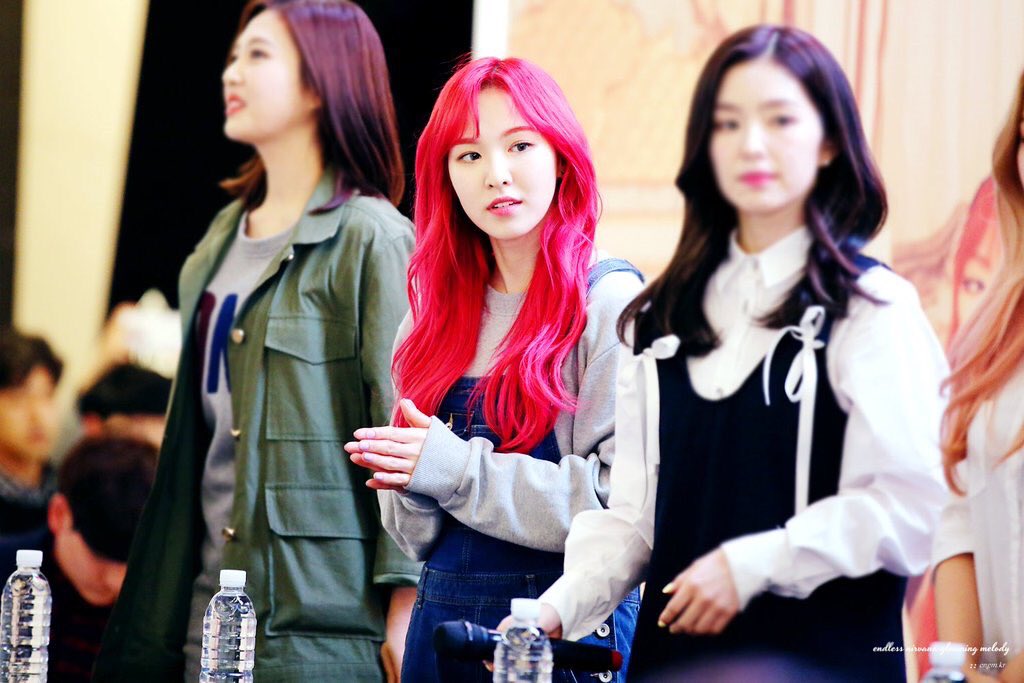 5REDVELVET's tweet photo. [HQ] 160318 RED VELVET at #THEVELVET Fansign in Yeouido IFC Mall

WENDY by @engm_kr https://t.co/InNqqih0hJ