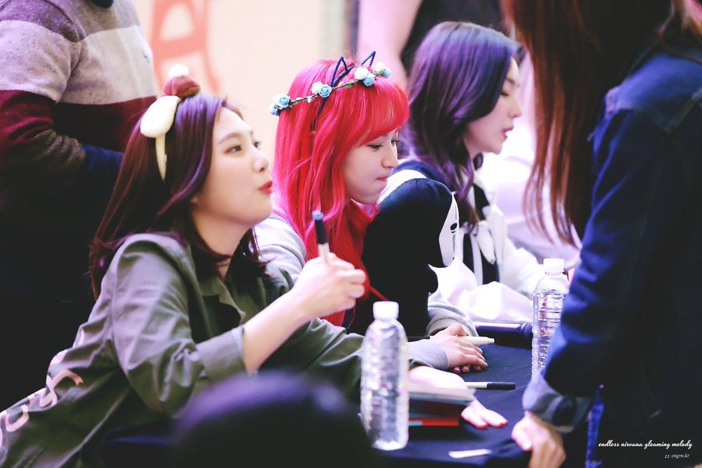 5REDVELVET's tweet photo. [HQ] 160318 RED VELVET at #THEVELVET Fansign in Yeouido IFC Mall

WENDY by @engm_kr https://t.co/InNqqih0hJ