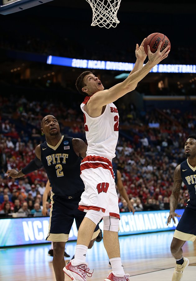 BadgerMBB's tweet photo. #Badgers Ethan Happ: 15 pts., 9 rebs., 3 assts., 2 stls, 1 blk. #NotABadDebut #WelcomeToTheTourney https://t.co/eGETGNVG5Z