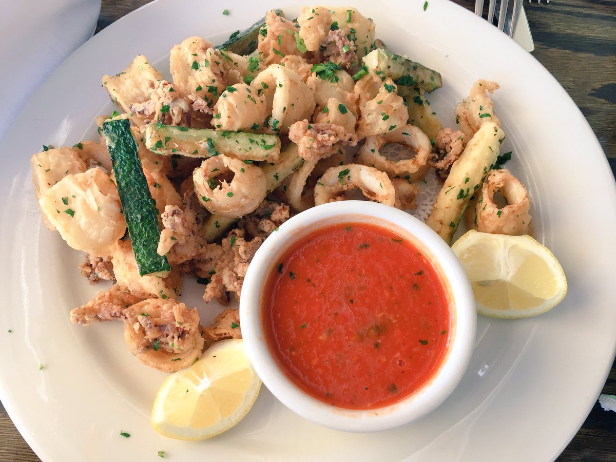 LaCavaItalian's tweet photo. Fridays are for our fried calamari &amp; zucchini appetizer. #TGIF #FridayFeeling https://t.co/3bhqEKK5ll