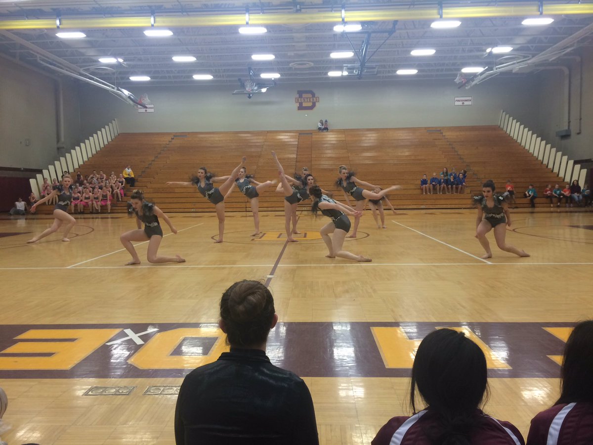 DuluthDenfeldDT's tweet photo. Elite Senior Line in "Storm Warning", intense!!🌪 https://t.co/VBml0SvbZG