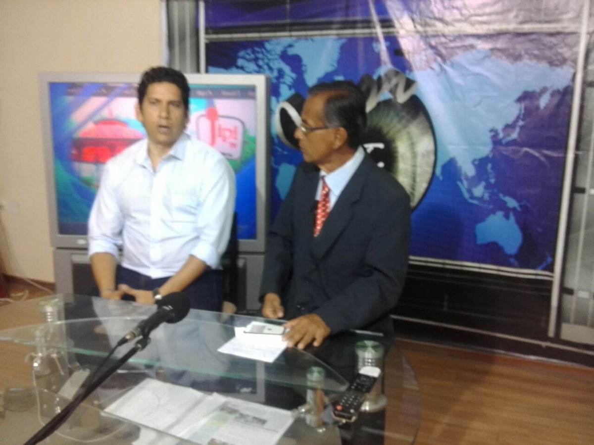 FedelecEC's tweet photo. Richard Gómez Pres.FEDELEC en Jipitv-Manabi sobre Ley Protección empleo, política actual y fracaso de los golpistas https://t.co/8vpNBE6aru