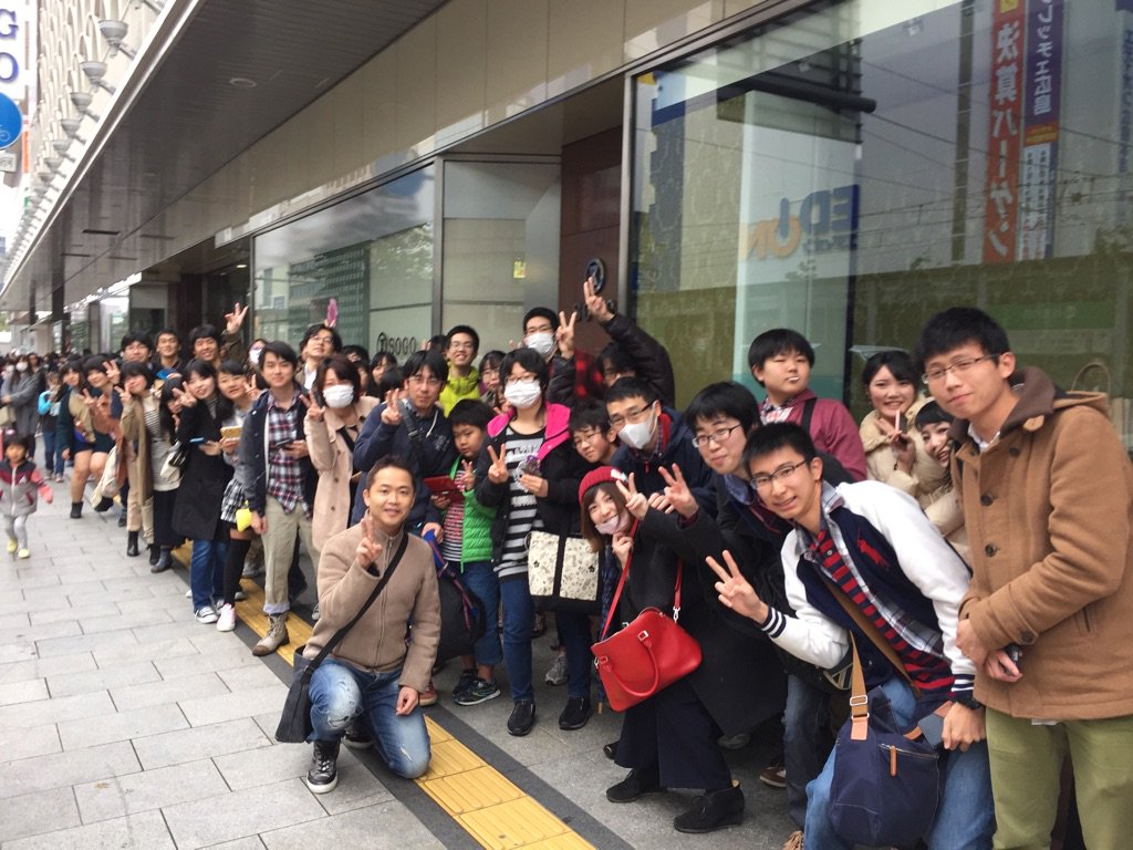 増田順一 Pokemon ポケモンセンターヒロシマでのサイン会抽選に並んでくれたみんなとの写真2 T Co Ifsk9z03ng