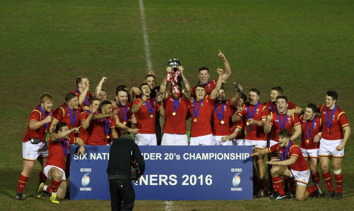 Here they are the #WalesU20 Grand Slam Champions! #PencampwyrD202016