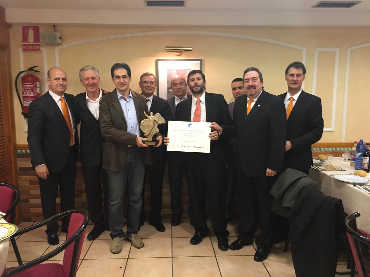 CVTeruel's tweet photo. Gracias a la provincia de Teruel por pensar en el @CVTeruel como mejor club del año 2015 https://t.co/URC90QrMTW
