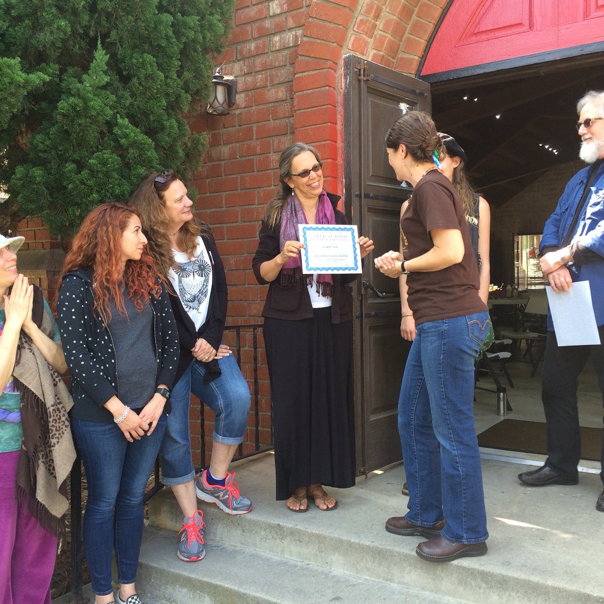 semillasdon's tweet photo. #seedschool graduation. On the steps of the chapel. #slola #organic #seeds #LA #seedfreedom https://t.co/4EstnkabAC