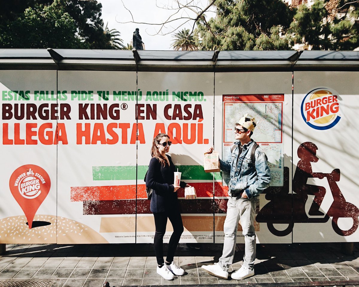 igerscomunitat's tweet photo. Os presentamos la acción qie que Burger King está desarrollando en Valencia por las #Fallas https://t.co/YPYr71GFAN https://t.co/SnWTMJ2pzf