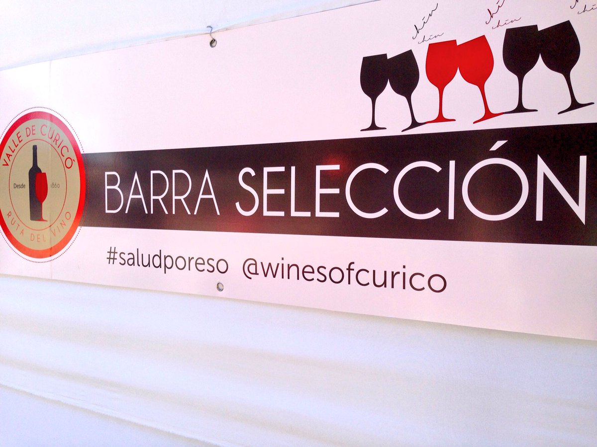 winesofcurico's tweet photo. El equipo de #Sommeliers de la #BarraSelección listos para entregarles grandes #vinos en #FiestadelaVendimiaCuricó! https://t.co/7dwV2ogZGg