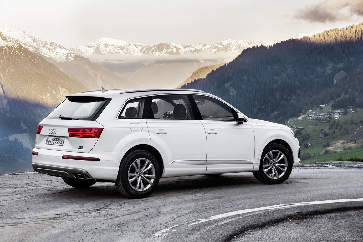 AudideMexico's tweet photo. ¿Cómo resaltar lo magnífico de cada paisaje? Fácil; con el nuevo Audi Q7. *Imagen de carácter ilustrativo* https://t.co/15bSMl87O4