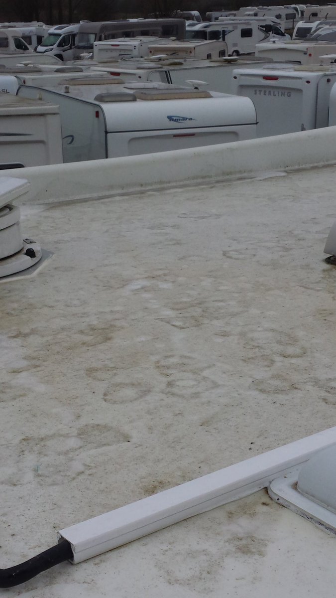 clean2protect's tweet photo. Do you have Moterhome or Caravan roofs looking like this ? https://t.co/KComPS7d0W
