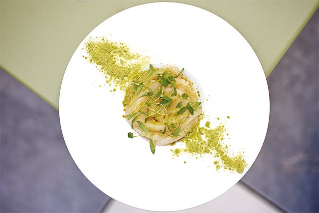 MaplePineRstrnt's tweet photo. A #mapleandpine exclusive...Diver Scallop Crudo with lime green curry and cilantro. 
(#photocredit Ash Daniel) https://t.co/splPBiDxyK