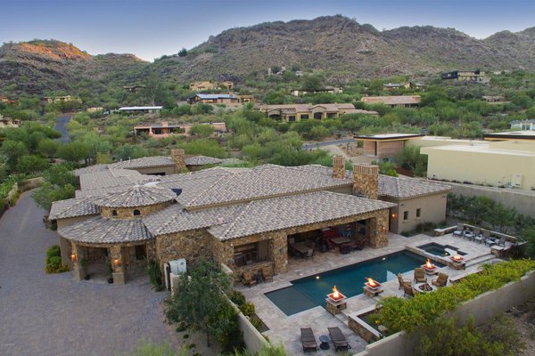 pcgsir's tweet image. *REDUCED* #SmartHome #ParadiseValley #CooksKitchen #Burdette Cabinets 3 Ovens 3 Fridges,Gas frankaazami.com/listings/detai…