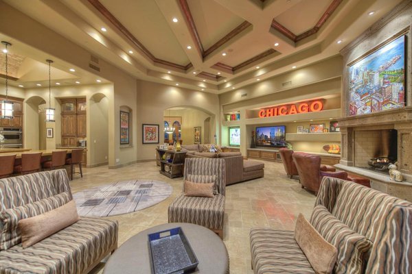 pcgsir's tweet image. *REDUCED* #SmartHome #ParadiseValley #CooksKitchen #Burdette Cabinets 3 Ovens 3 Fridges,Gas frankaazami.com/listings/detai…