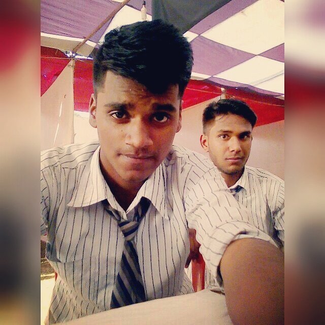 Thats me & my friend abhijeet ...  😎☺ #projectexhibition #college 
.having some great moments with friends...