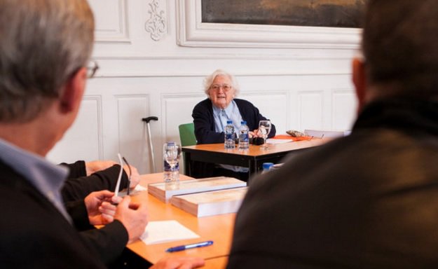 AmerGeriatrics's tweet photo. Keeping the mind active: this 90 y/o PhD candidate just earned her degree. https://t.co/wZ8Q3uqYD5 https://t.co/TzoNlaDMIx
