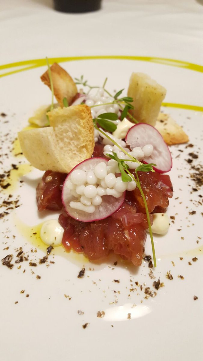 4handfactory's tweet photo. @ChefencasaTu  disfrutando de un servicio y comida espectacular !
Muy recomendable.
Delicioso.
Mirad! https://t.co/0UJSE6RGnN