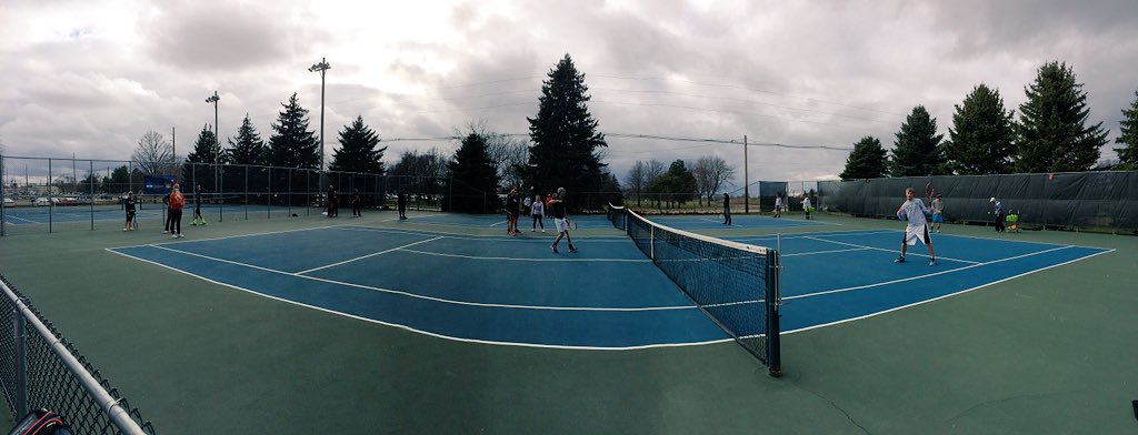 WartburgTennis's tweet photo. 30's and snowing, and the Knights are still practicing! https://t.co/3QGyCxdI7h