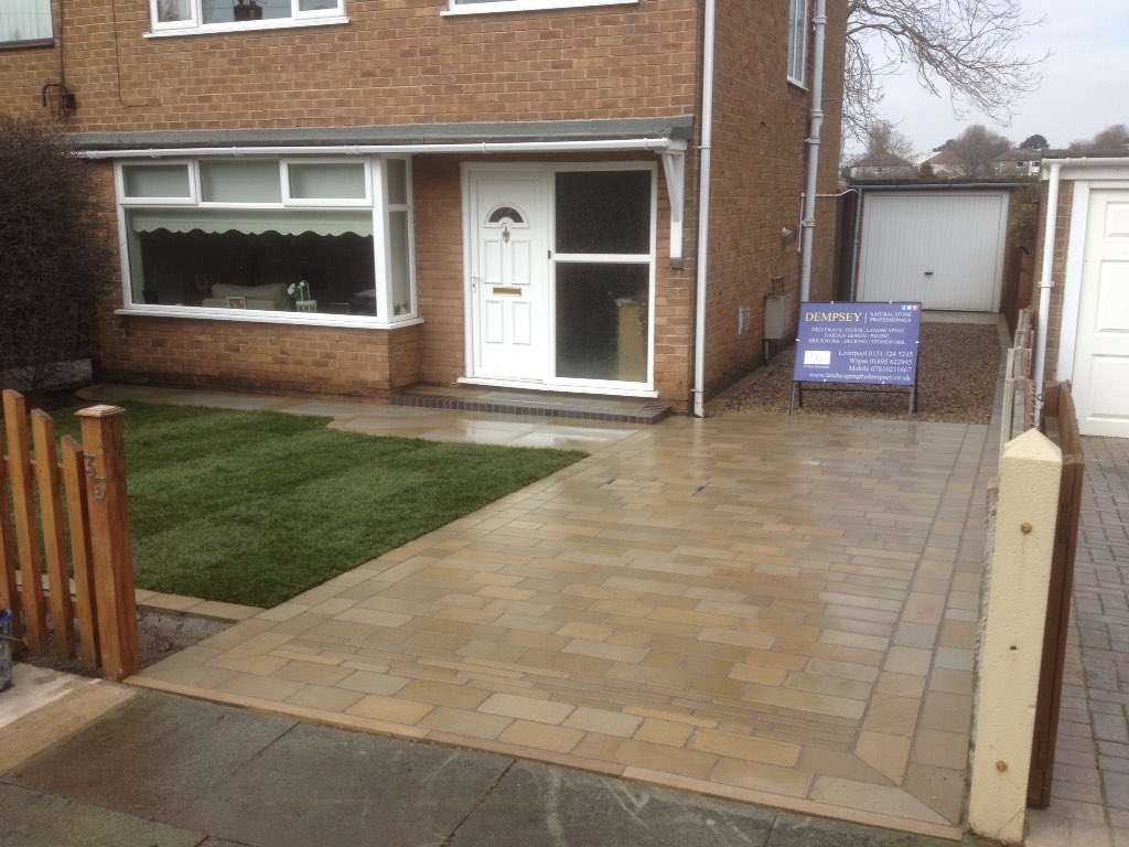 Dempseypaving's tweet photo. Before & After #Yorkstone #driveways #setts #paving #handlaid https://t.co/LfGNdCUFhF