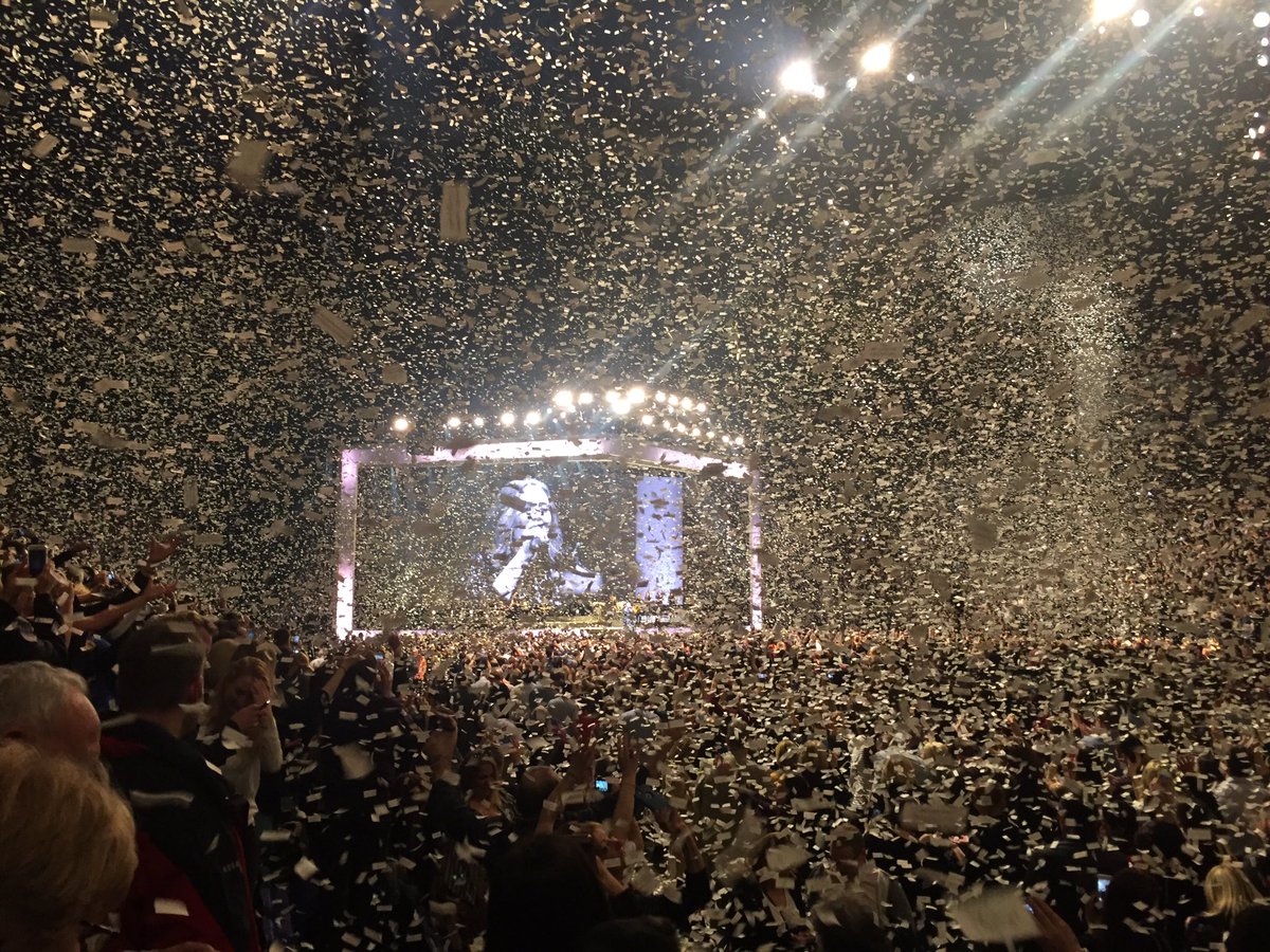 timpolli's tweet image. Fabulous evening.
#AdeleAtTheO2