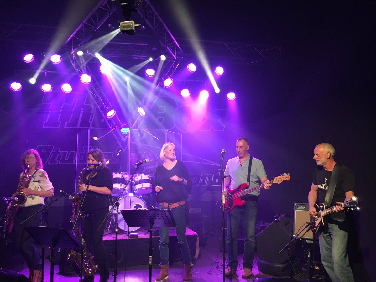 TheBoxKatwijk's tweet photo. Midnight teasers spelen te gekke thuiswedstrijd #theboxlive #theboxkatwijk https://t.co/wUohueBEFw