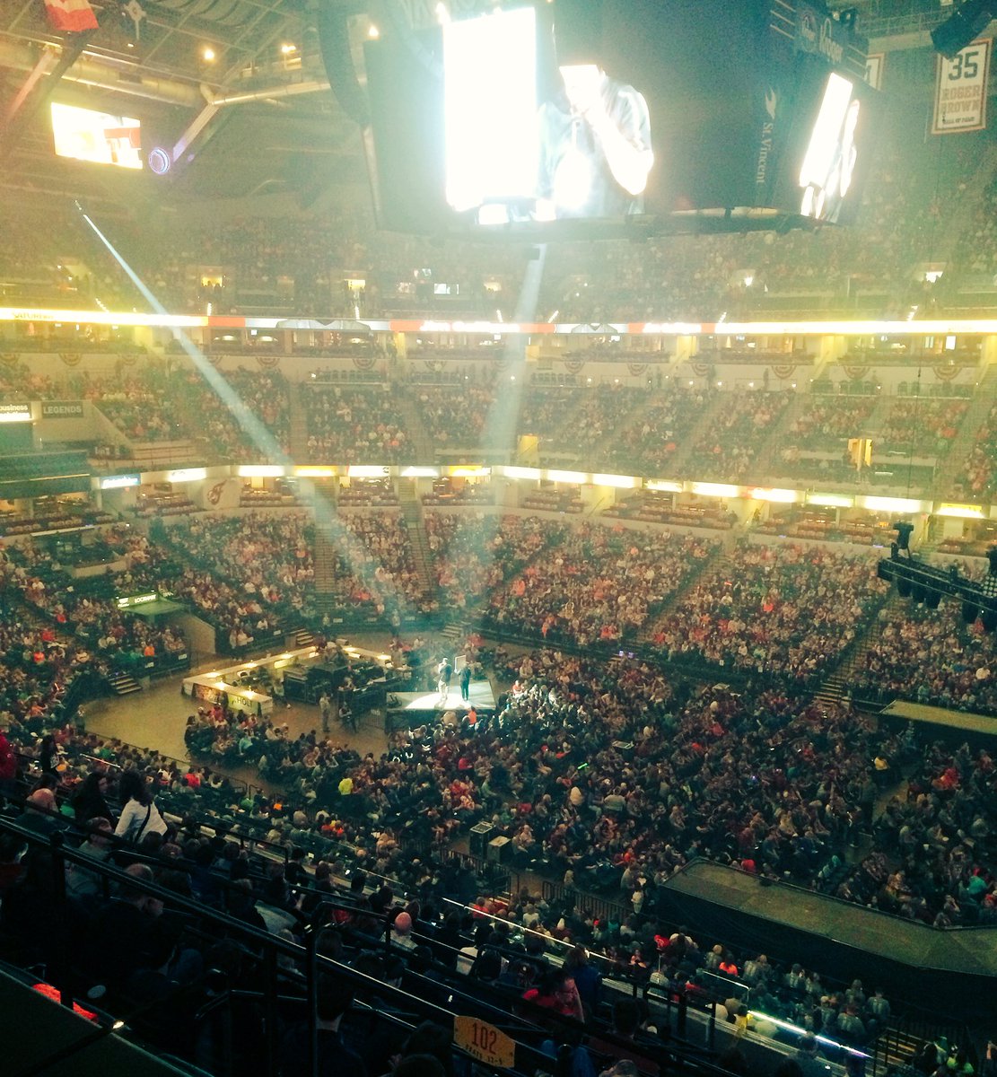 ThomasRRankin's tweet photo. #Winterjam2k16 from a 
Stadium Suite 👌🏼 https://t.co/NHko9bXEln
