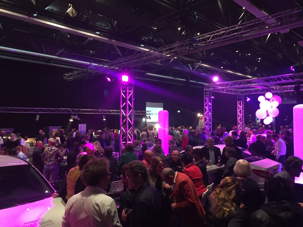 autovanbeek's tweet photo. 1000 prachtige mensen op @proefsteenwijk Bedankt voor de mooie avond en op naar volgend jaar... #rotary #goededoel https://t.co/y0WCyOharH