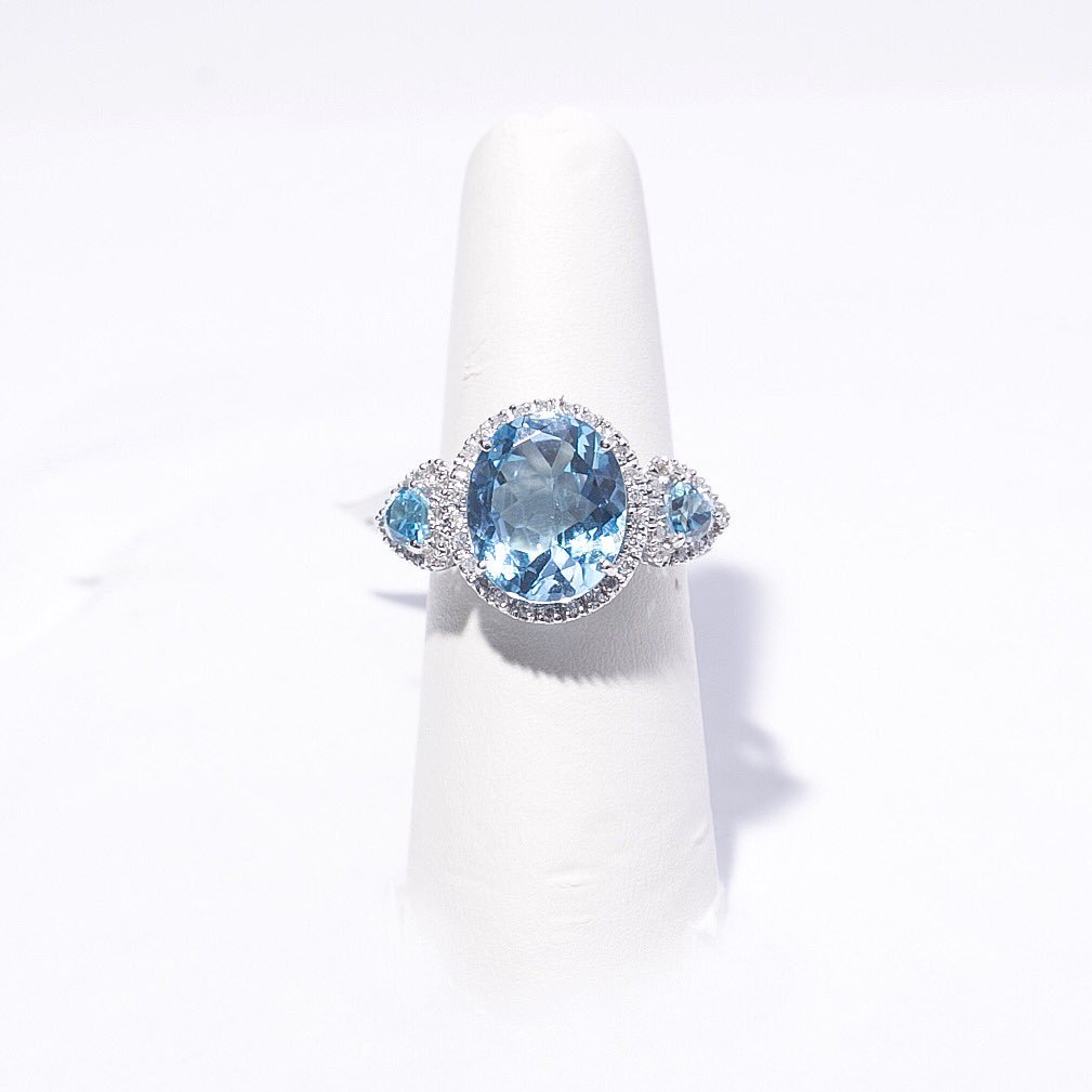 FlawlessCut's tweet photo. Wishing you a sparkling weekend from us 💎 
our "Carolina Love" ring 💍 https://t.co/icM7My4Rqa