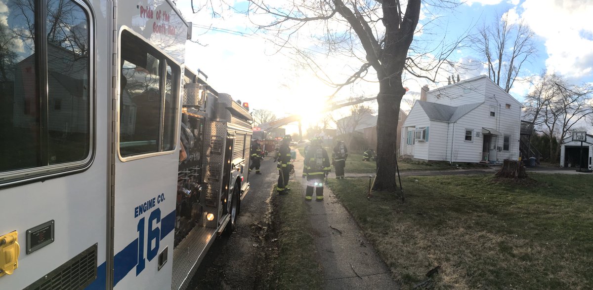 HTFDengine16's tweet photo. E16 first due, 30 Dancer Dr. Smoke condition with T13, E15, E19. https://t.co/7co57cgG02