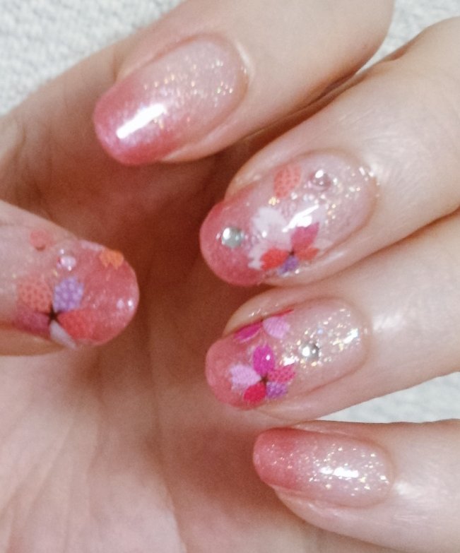 ট ইট র ゆき セイクリッドシャインにネイルホリックro603のシロップネイルを少し変更 桜シールを貼ってスワロをポチポチ 桜のシールが使えるのもあと少しかな T Co Vohditepmm
