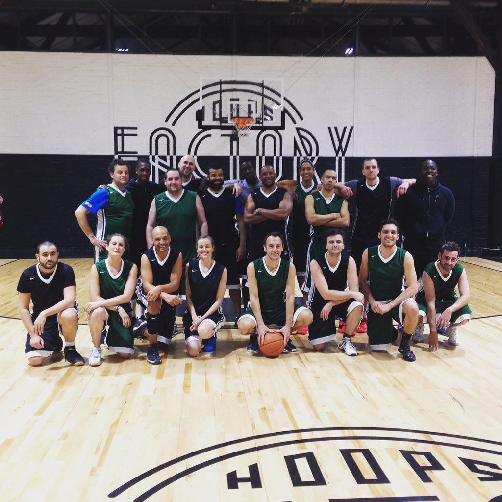 emilie_pilet's tweet photo. LA FINALE! @Emmline14 @Hoops_Factory @charlotteprato @MaryPatrux @InterieurSport #SurfaceUNLTD place aux artistes! https://t.co/3k6QS5fjcZ