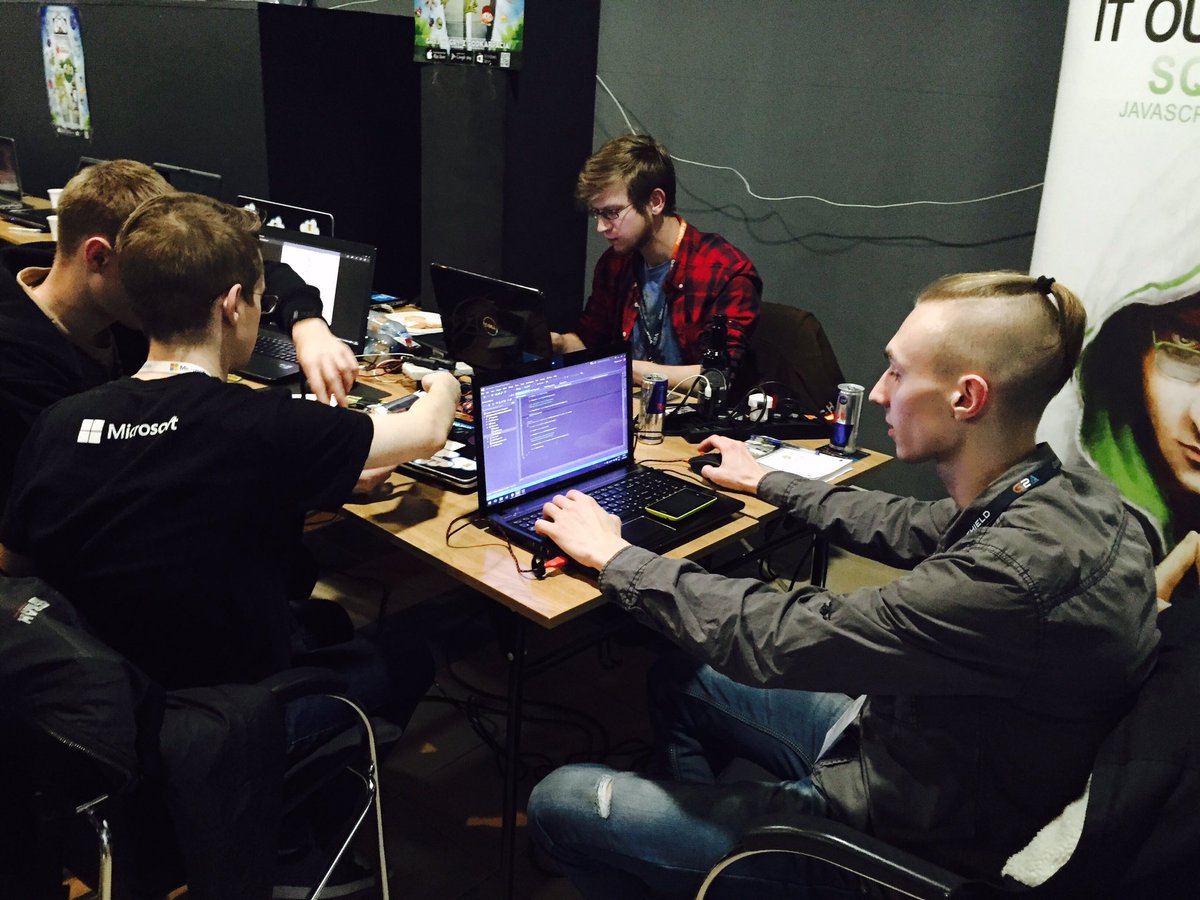 dronehub_ai's tweet photo. Zespół Cervi Robotics na Hackathon Rzeszów! 😎 #cervirobotics #hackRz2016 #gowsiz https://t.co/fohbDTasNH