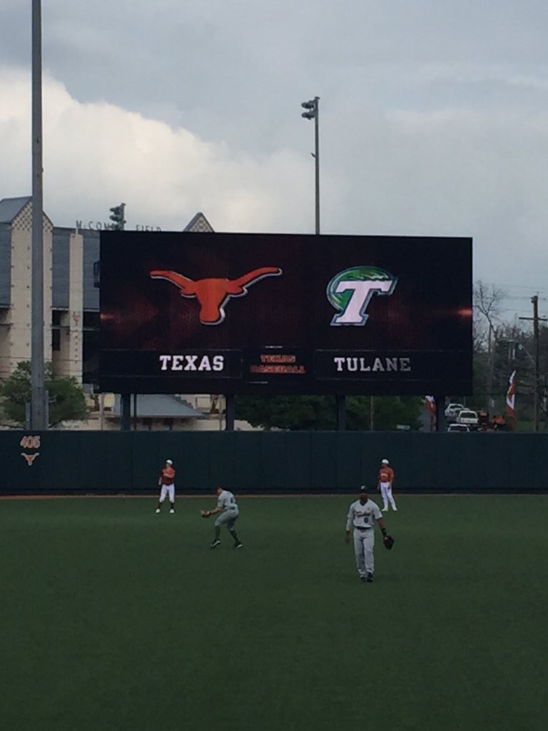 dre_wilson's tweet photo. With @jdwrr &amp; @jacobwilson2__  watching @GreenWaveBSB at The Disch! #Longhorns #ROLLWAVE https://t.co/twWYIl8pzg