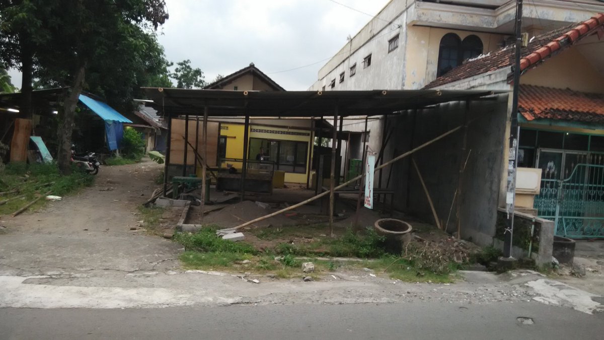 BurjoTirta's tweet photo. Tirta 6 (50 %) lokasi Jl Tasura, Paingan, Maguwuharjo. Timur Casa Grande. Gapura Sananta Dharma ke utara 50 m. https://t.co/btw5fuKXRd