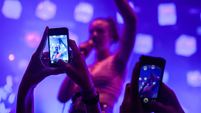 Adweek's tweet photo. Data shows that fans who follow bands on Instagram spend more money on music and concerts: https://t.co/jEVn1v5XXY https://t.co/rBeWXoN8qX