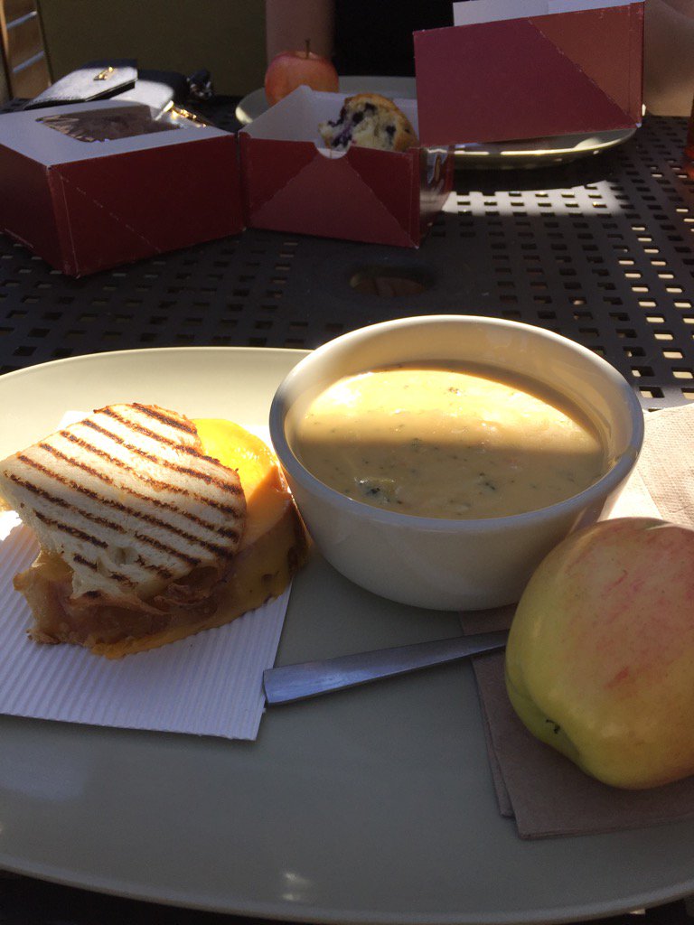 ShaneP864's tweet photo. @panerabread bread trying to #EATCLEAN @BeeTeaguee_ https://t.co/N9dpSAbJrg