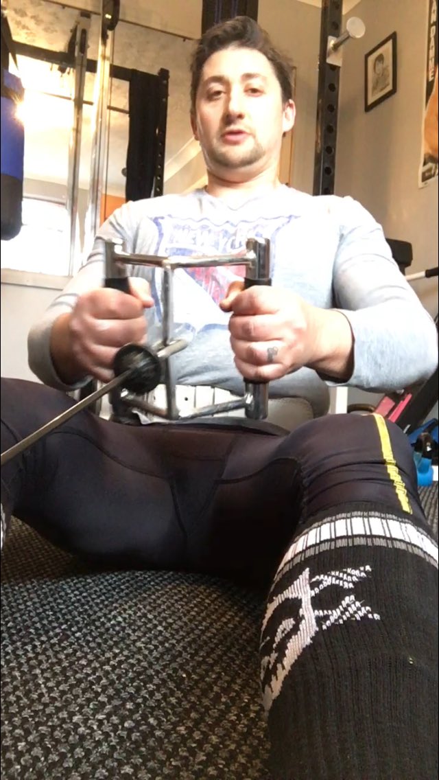 BFittness's tweet photo. #backday #homegym #gym trying to improve #gymmotivation #tryingtogetinshape #bodybuilding #powerlifting #fitness https://t.co/gMxv1beDXo