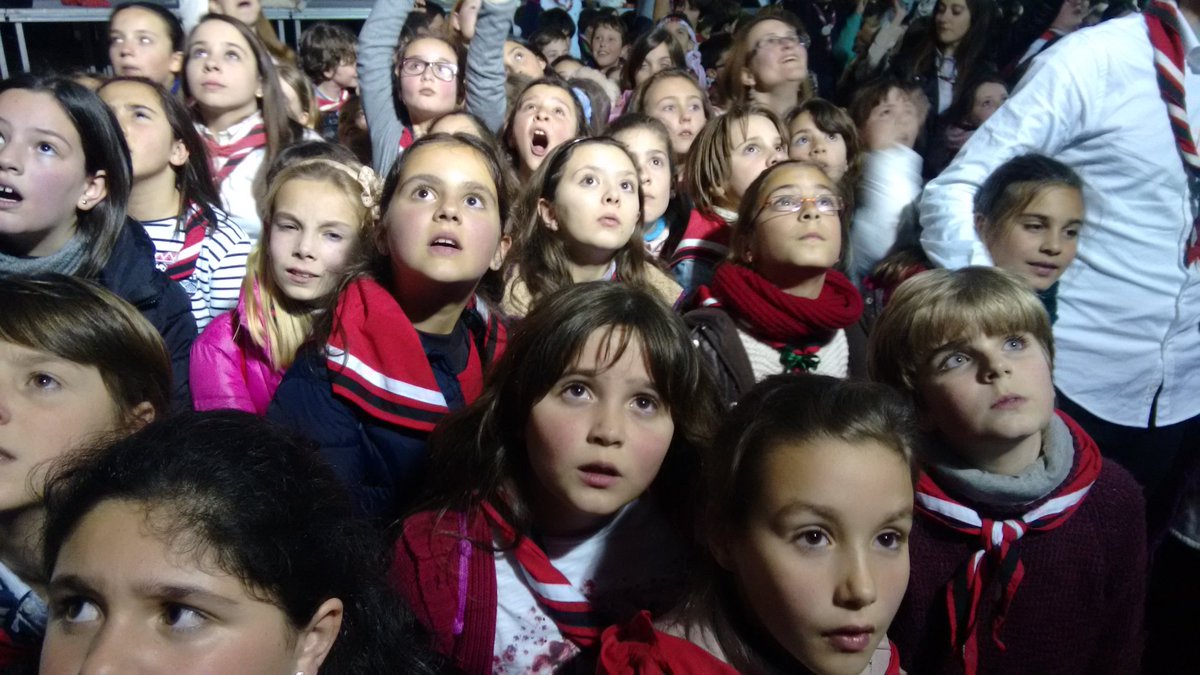 JSantJosep's tweet photo. I amb la marxa #Chimo acaba un any més la Verbena. #FallesJSJ16 #MascletàNoSeNVa https://t.co/pM952MSNZY