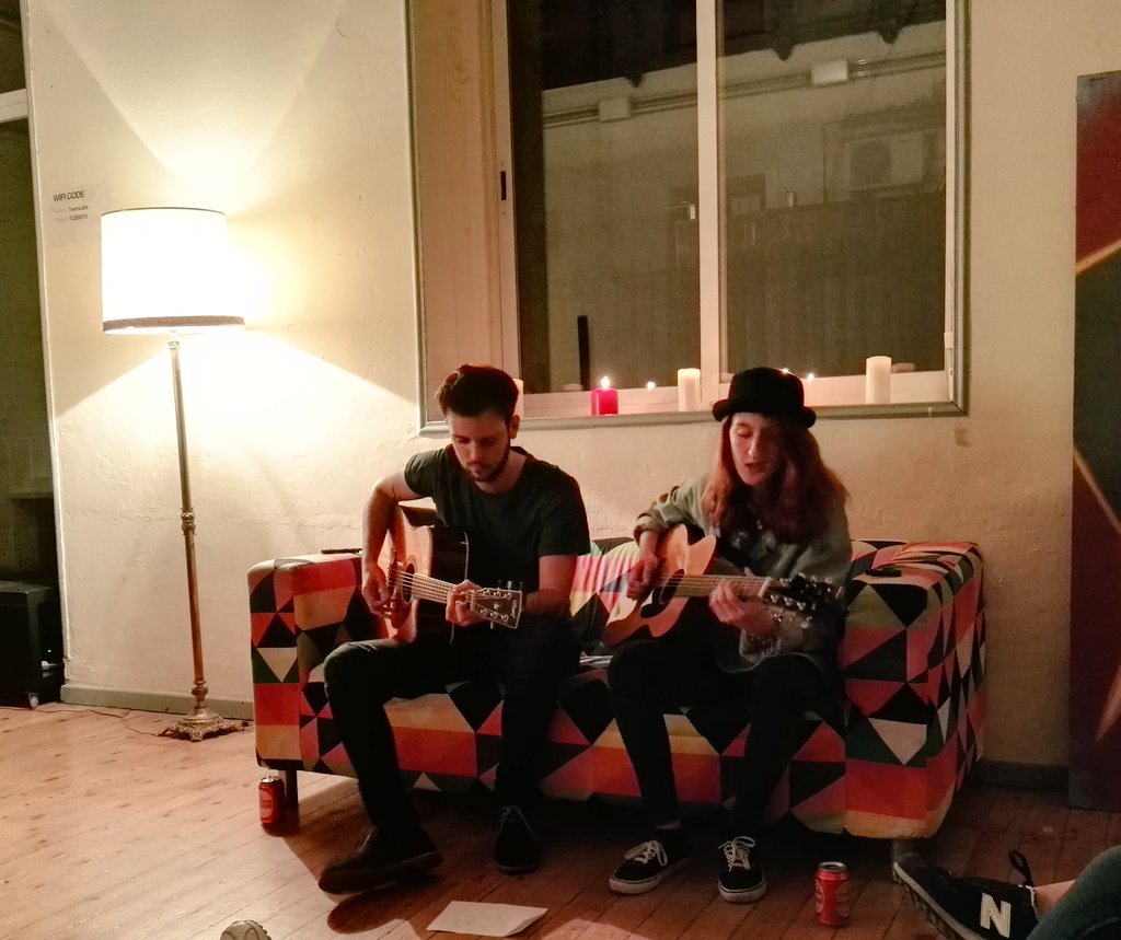 LunaV34's tweet photo. Me ha encantado muchísimo. Me he emocionado al verla cantando en directo, los pelos de punta! @AinoaBuitrago 😍💜 https://t.co/yp0TwvUKOm