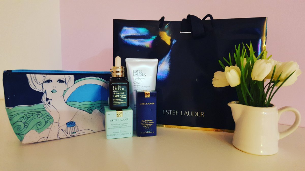 anethstyle's tweet photo. Nada mejor que llegar a casita y encontrar regalos maravillosos de @EsteeLauder #BloggerFeliz #esteelauderperu https://t.co/383feL1bYY
