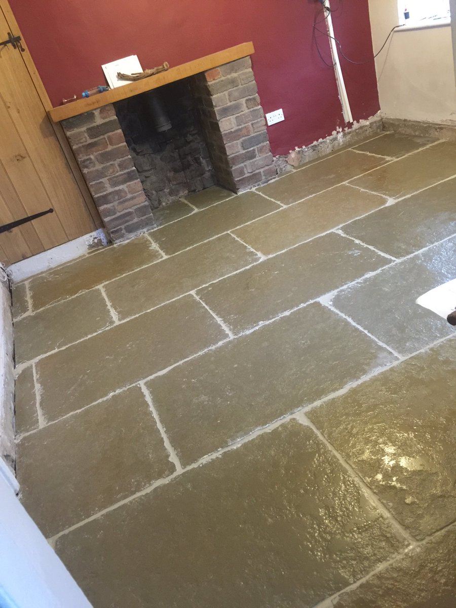 HighPeakTiling's tweet photo. Today's job,completion of this Flagstone floor.@SGWeberUK @prowarmheating @LithofinUK @FloorsofStone @LoveWeber https://t.co/pNOefei2SR
